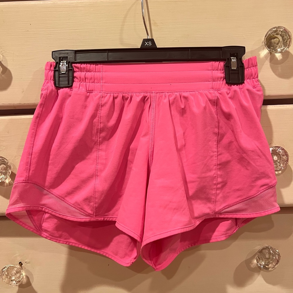 Lululemon 4” low rise hotty hot shorts
